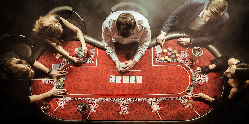 Mẹo áp dụng thứ tự tay bài trong Poker Rikvip